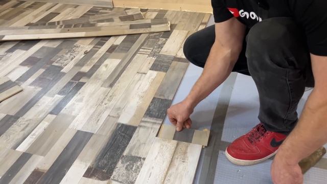 ✅ КАК ЗАМЕНИТЬ ПОВРЕЖДЁННУЮ ДОСКУ ЛАМИНАТА НЕ РАЗБИРАЯ ПОЛ | ПРОСТОЙ СПОСОБ | РЕМОНТ ЛАМИНАТА смотреть онлайн