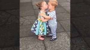 Прикол Дети Целуются под 5-6лет!