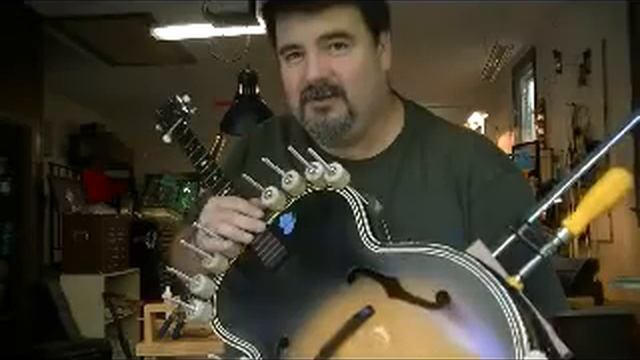 Guitar Repair Tip from a Luthier: Use a Humidifier in your Guitar Case! смотреть онлайн