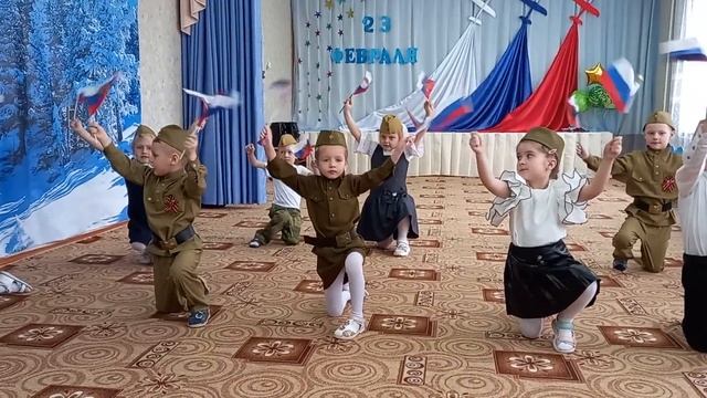 Танец на 23 февраля "Наша - Армия самая сильная" Старшая группа смотреть онлайн