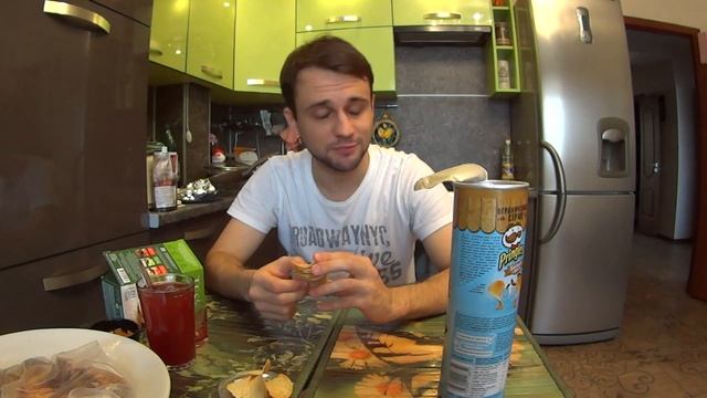 Принглс со вкусом Колбасок в Беконе смотреть онлайн