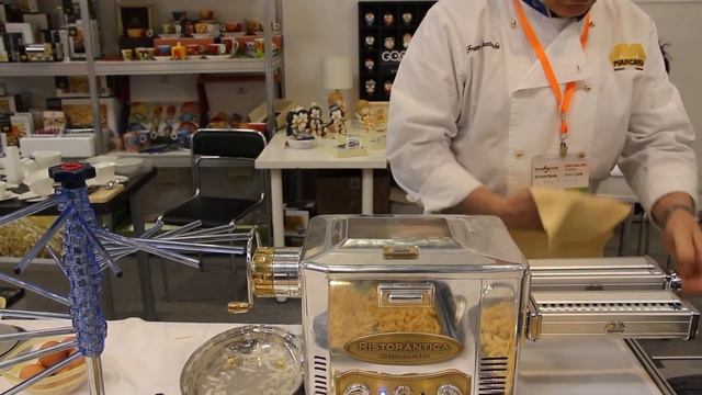 Marcato Ristorantica - 4. Листы для Лазаньи и Таглиолини (пошаговый видео рецепт pasta fresca) смотреть онлайн