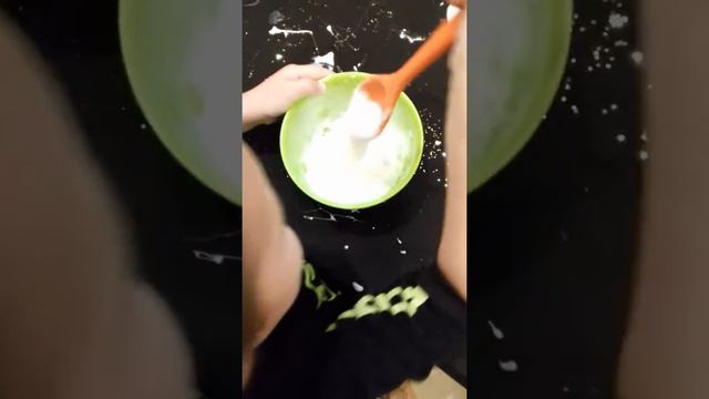 ДЕЛАЕМ СЛАЙМ ХЭЛЛОУИН ДЛЯ ДЕТЕЙ смотреть онлайн