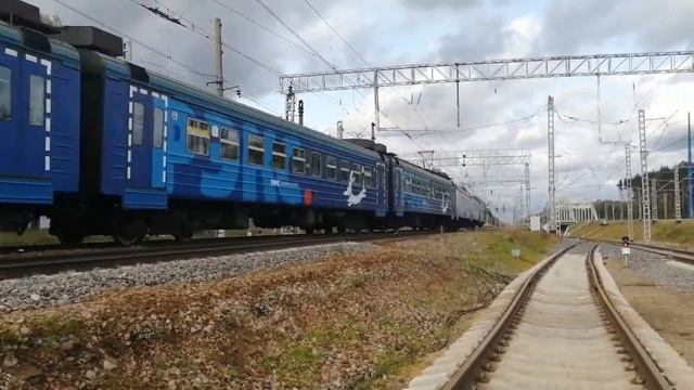 Перестроение с 5 на 3 путь! Электропоезд ЭД4М-0405 "Синий-РЭКС" сообщением спутник Пушкино-Москва. смотреть онлайн