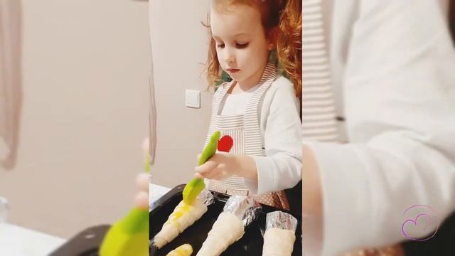 ПРОСТЫЕ слоеные трубочки с БЕЛКОВЫМ кремом смотреть онлайн
