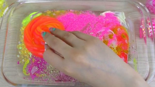 Mix PINK & YELLOW SLIME Mixing makeup and glitter into Clear Slime Satisfying Slime Videos
