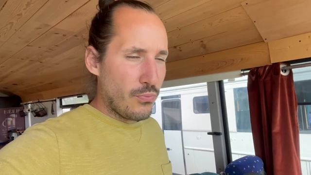 🚌 UNE JOURNÉE AVEC NOUS : VIVRE EN BUS AMÉNAGÉ - FAMILLE NOMADE смотреть онлайн