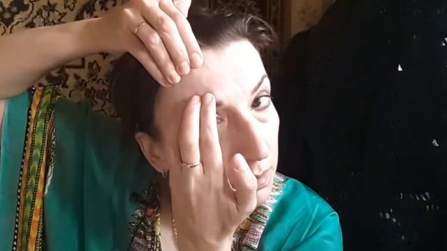 Разглаживаем лоб. Ставим брови «крылом». смотреть онлайн