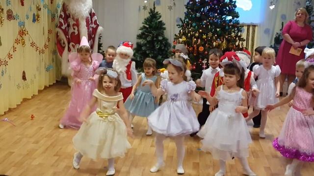 Новый год. Танец мышат. смотреть онлайн