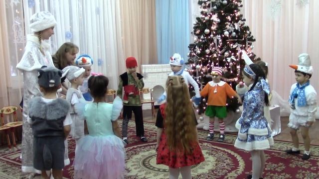 Новогодний праздник в группе Капелька (часть 1) смотреть онлайн