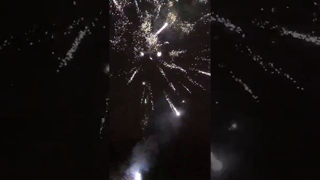 С Новым годом!Салют(медовый месяц)? смотреть онлайн