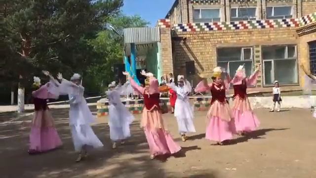 Еркеншилик. Павловка 4 июня День государственных символов РК смотреть онлайн