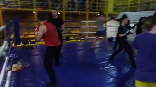 Маркин. Д.Н.Тула. Клуб ХУЛИГАН. Бокс в парах, нога к ноге и смещение. Тренировка 26.02.2018 г. смотреть онлайн