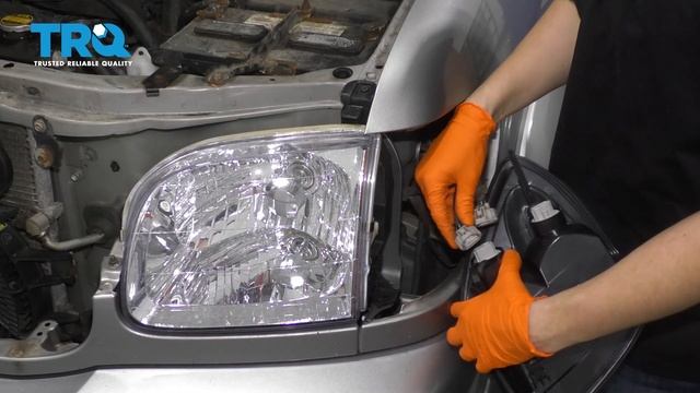 How to Replace Corner Light & Turn Signal Assembly 2001-07 Toyota Sequoia смотреть онлайн