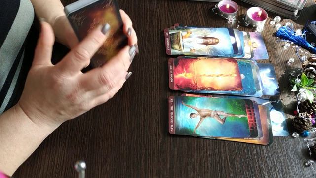 ХОЧЕТ ЛИ ОН СО МНОЙ ВСТРЕЧИ ❓⚜️ДАРЬЯ ШМИДТ⚜️РАСКЛАД ТАРО⚜️ смотреть онлайн