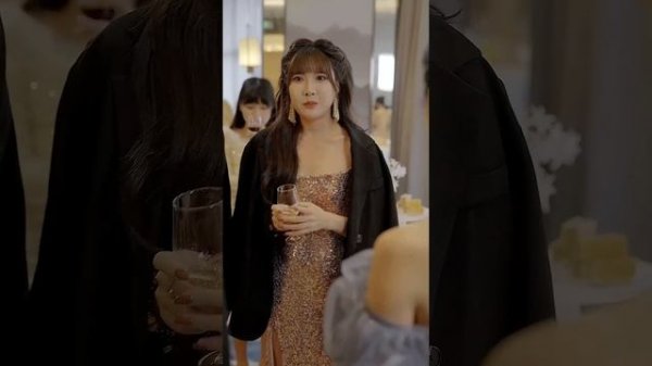 【Multi Sub】被人算計,我被迫和神秘男子春風一度成爲他的解藥。 六年後,我帶著天才寶寶霸氣回歸。 虐渣渣,鬥綠茶,搞事業!。 眾人皆知你冷酷無情,卻不知面對某人秒變小奶狗。#霸道总裁 #灰姑