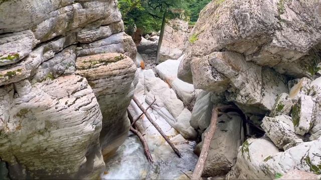 КАНЬОН БЕЛЫЕ СКАЛЫ СОЧИ. У КАМЕННОГО ЗАВАЛА смотреть онлайн