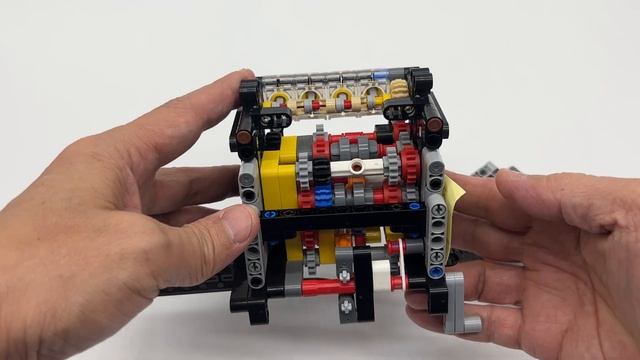 Lego Technic 42130 - BMW Motorrad M 1000 RR - Engine And Gearbox Powered Up.