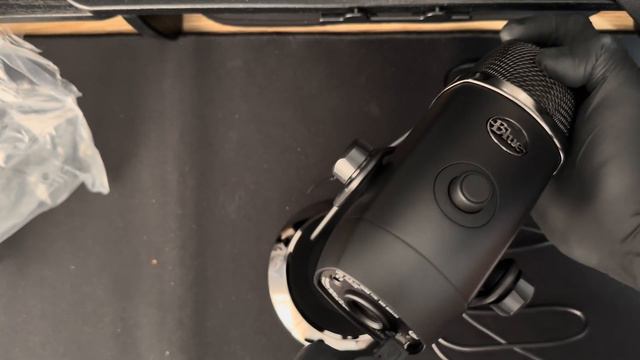 Blue YETI X Professioanl Microphone смотреть онлайн