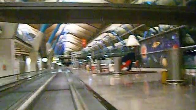 Airport Madrid in Spain .аэропорт Мадрида в Испании .очень красивый аэропорт very beautiful(2) смотреть онлайн