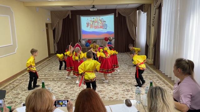 Танец "Расцветай, моя Россия!". Видео Валерии Вержаковой смотреть онлайн