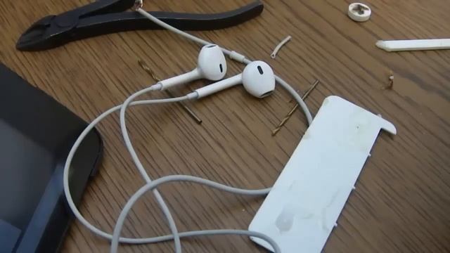 Ремонт штекера наушников (EarPods) / Repair headphone plug (EarPods) смотреть онлайн