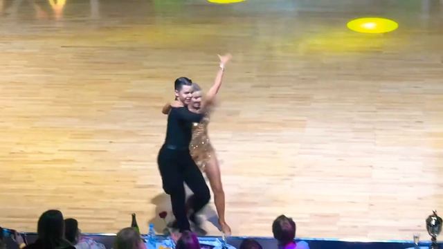 Святослав Чижик - Вероника Лепко Royal Ball Презентация смотреть онлайн