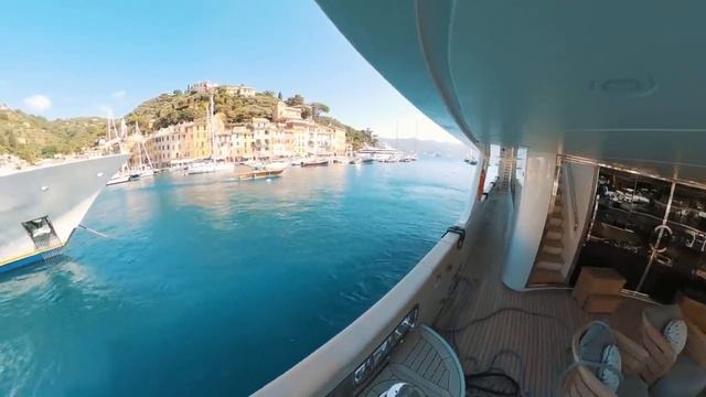 Super Yacht Departing Portofino - Onboard Footage смотреть онлайн