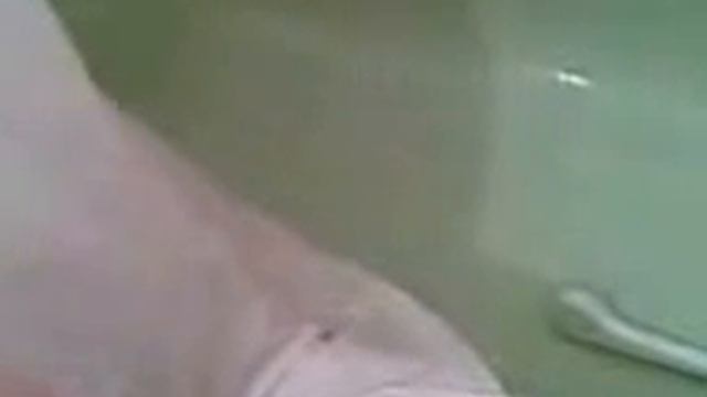 Кошка Тява впервые в душе!!! смотреть онлайн