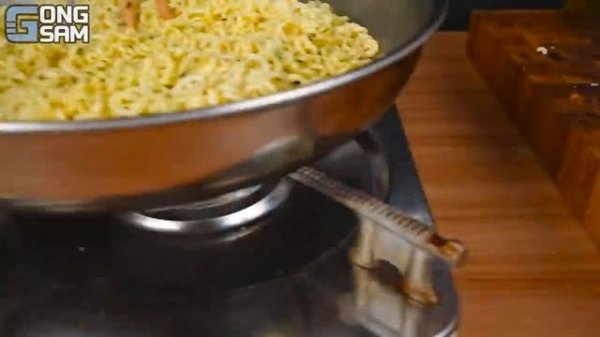 asmr-mukbang-ostraya-lapsa-otvarivat-moreprodukti-osminog-zvuk-edi-gon