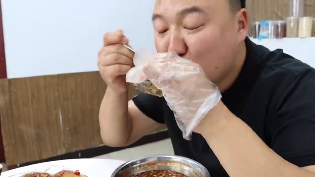 4 large beef bones, Aqiang made roasted beef bone marrow, spicy and tender｜Super Satisfying Mukbang смотреть онлайн