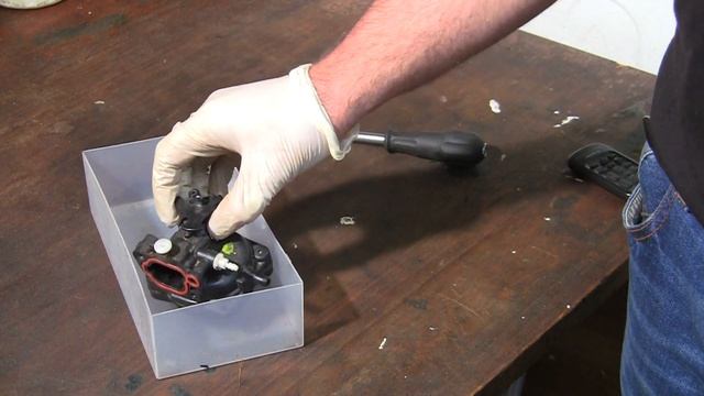 How To Service A Briggs And Stratton 300 Series Petrol Lawnmower смотреть онлайн