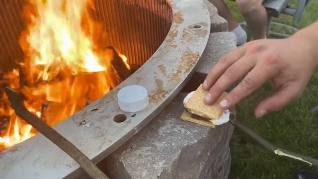 Наш первый костёр ? Делаем Американский десерт Смор (S'More) смотреть онлайн