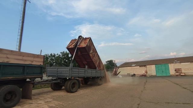Прицеп СЗАП.Чем возить зерно с поля? смотреть онлайн