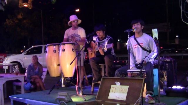 Тайцы поют почти на русском