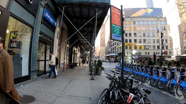 ⁴ᴷ⁶⁰ Walking NYC (Narrated) : Broadway from Times Square to Union Square (December 29, 2018) смотреть онлайн