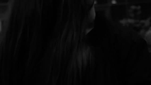 Он легонько касается её щеки... Марго Сергеева смотреть онлайн