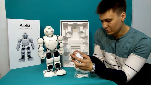 Распаковка и обзор робота за 40 тысяч рублей Ubtech Alpha 1 Pro смотреть онлайн
