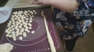 ВОЗДУШНЫЕ ПОНЧИКИ НА СГУЩЕНКЕ. Самые вкусные и быстрые пончики. Рецепт из детства