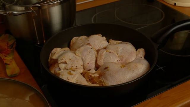 куриные окорочка жареные на сковороде. Пальчики оближешь смотреть онлайн