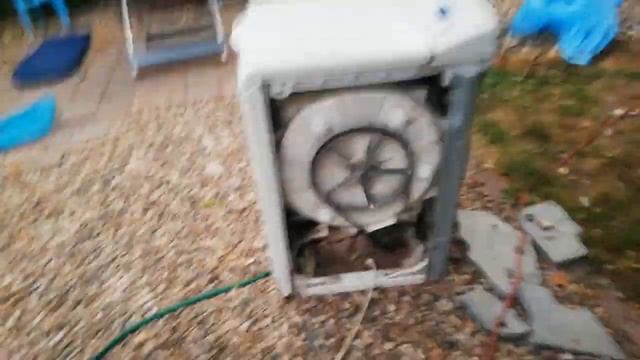 Katowanie pralki Indesit , Indesit washing machine destruction смотреть онлайн