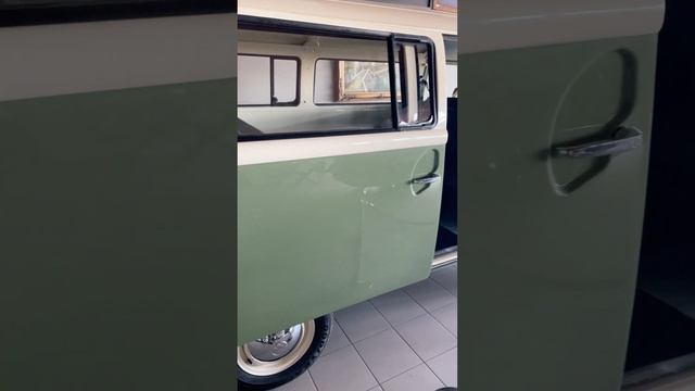 Volkswagen T2 Pulmino 9 posti del 1970 смотреть онлайн
