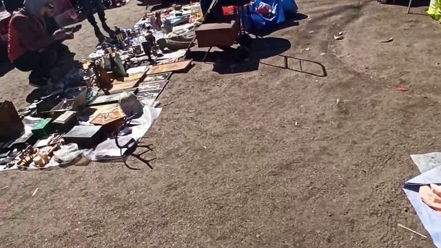 Барахолка у метро "Удельная", 21 мая 2022 года. Flea market near Udelnaya metro station. 21 may 202 смотреть онлайн