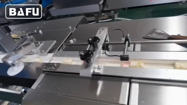 автомат для упаковки тортов, хлеба, печенья, печенья, горизонтальный упаковочный автомат смотреть онлайн