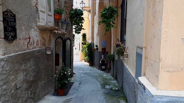 КУРОРТНЫЕ ГОРОДА ИТАЛИИ. ТОЛЬКО ПРАВДА! Италия * Отдых * Тропеа * Тирренское море * Медузы * смотреть онлайн