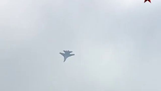 Lamborghini Huracan v.s. Sukhoi Su-27 Flanker jet fighter смотреть онлайн