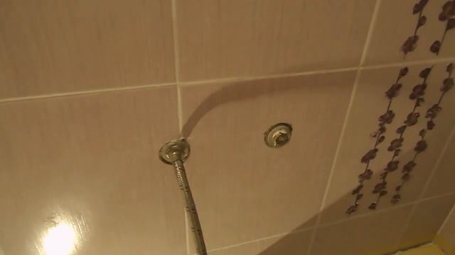 Установка акриловой ванны. Монтаж ванны на ножки. Как устанавливал акриловую ванну своими руками. смотреть онлайн