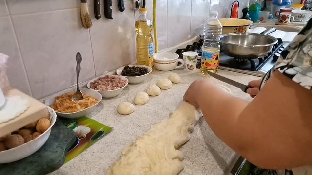 Вкусные,воздушные,хрустящие пирожки с тремя начинками. смотреть онлайн