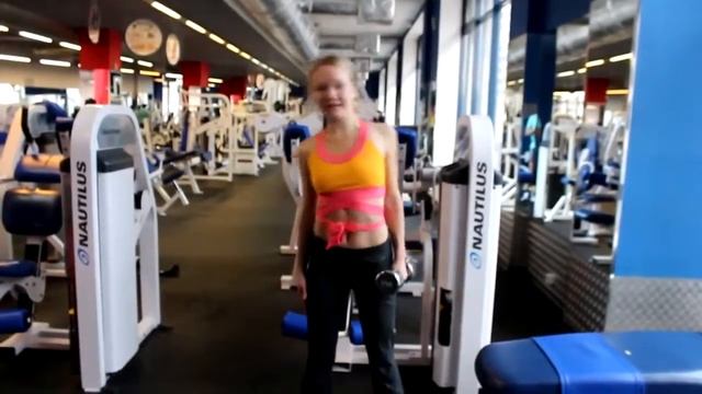 Видеоурок как накачать пресс девушке в зале!