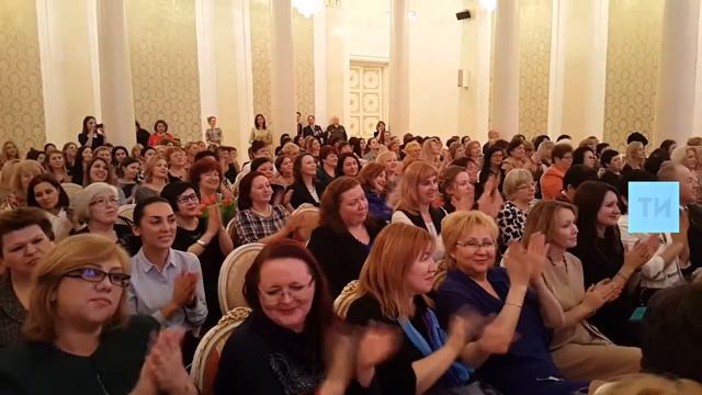 Видео: Депутаты Казгордумы спели «Люди встречаются» в честь грядущего 8 марта смотреть онлайн